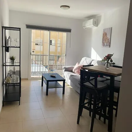En El Centro De Nerja. شقة نيرخا