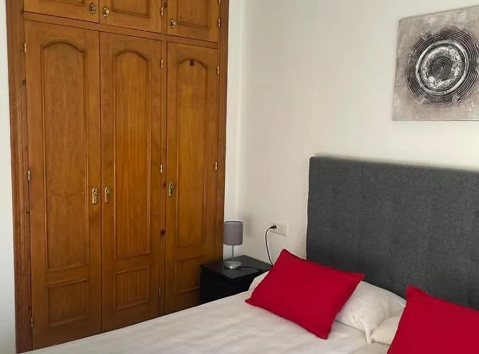 En El Centro De Nerja. דירה *