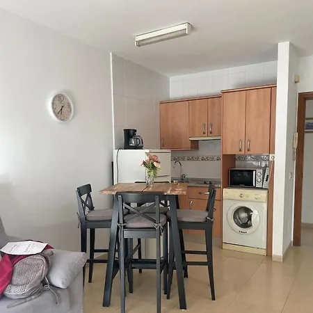 En El Centro De Nerja. Apartamento *
