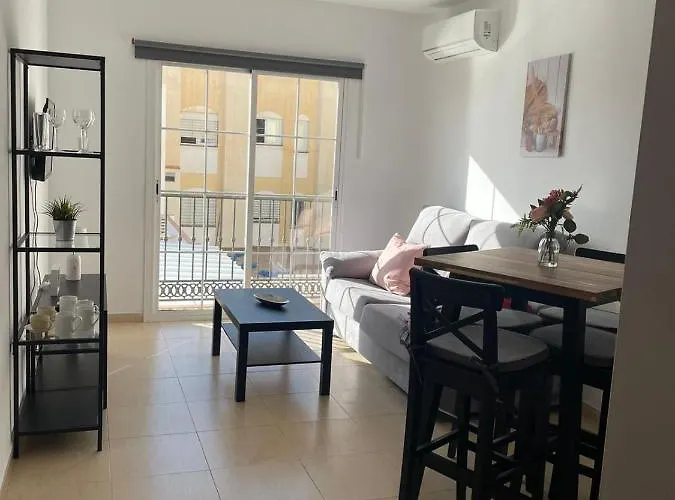 En El Centro De Nerja. Apartment Nerja